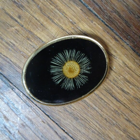 Pressed Flower Brooch Made in Switzerland - Picture 2 of 5